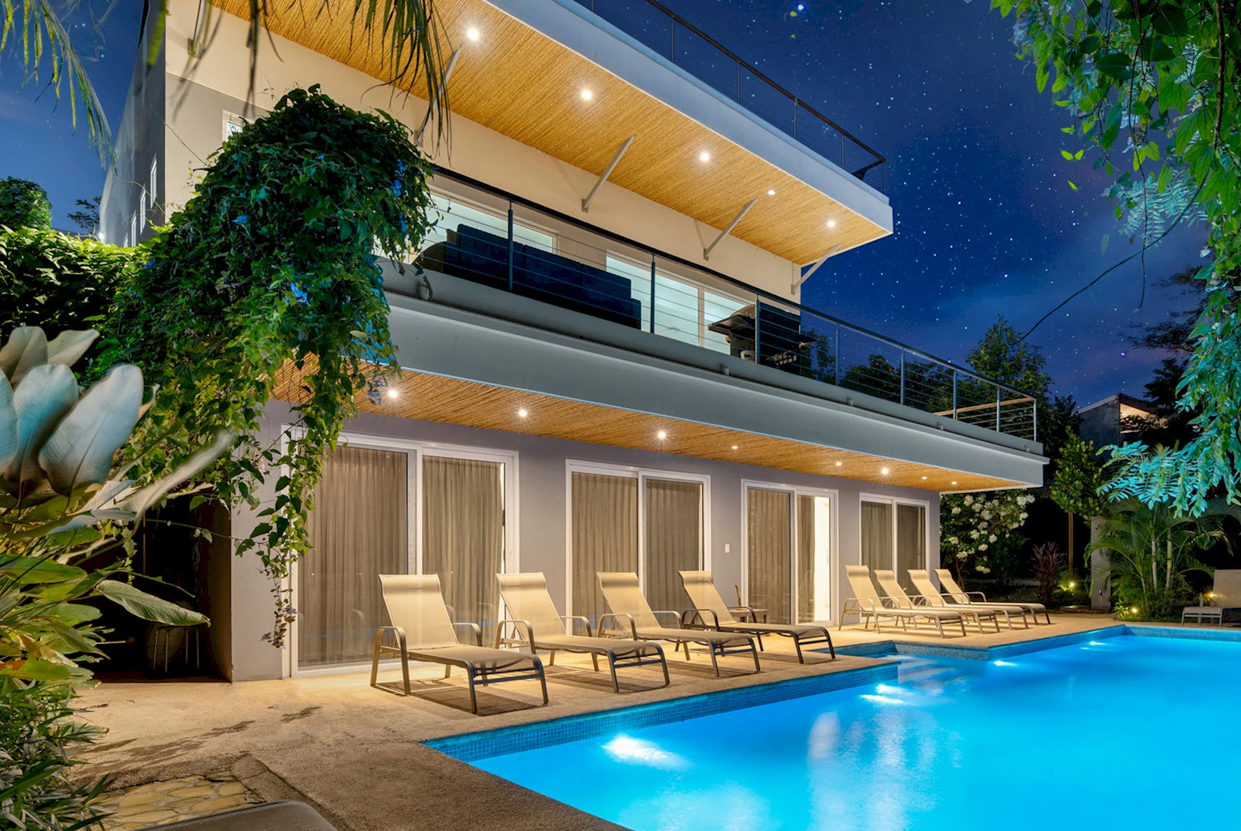 Maison écologique Raintree House dans la jungle costaricienne, immobilier durable Costa Rica, propriété verte expatriés 2025