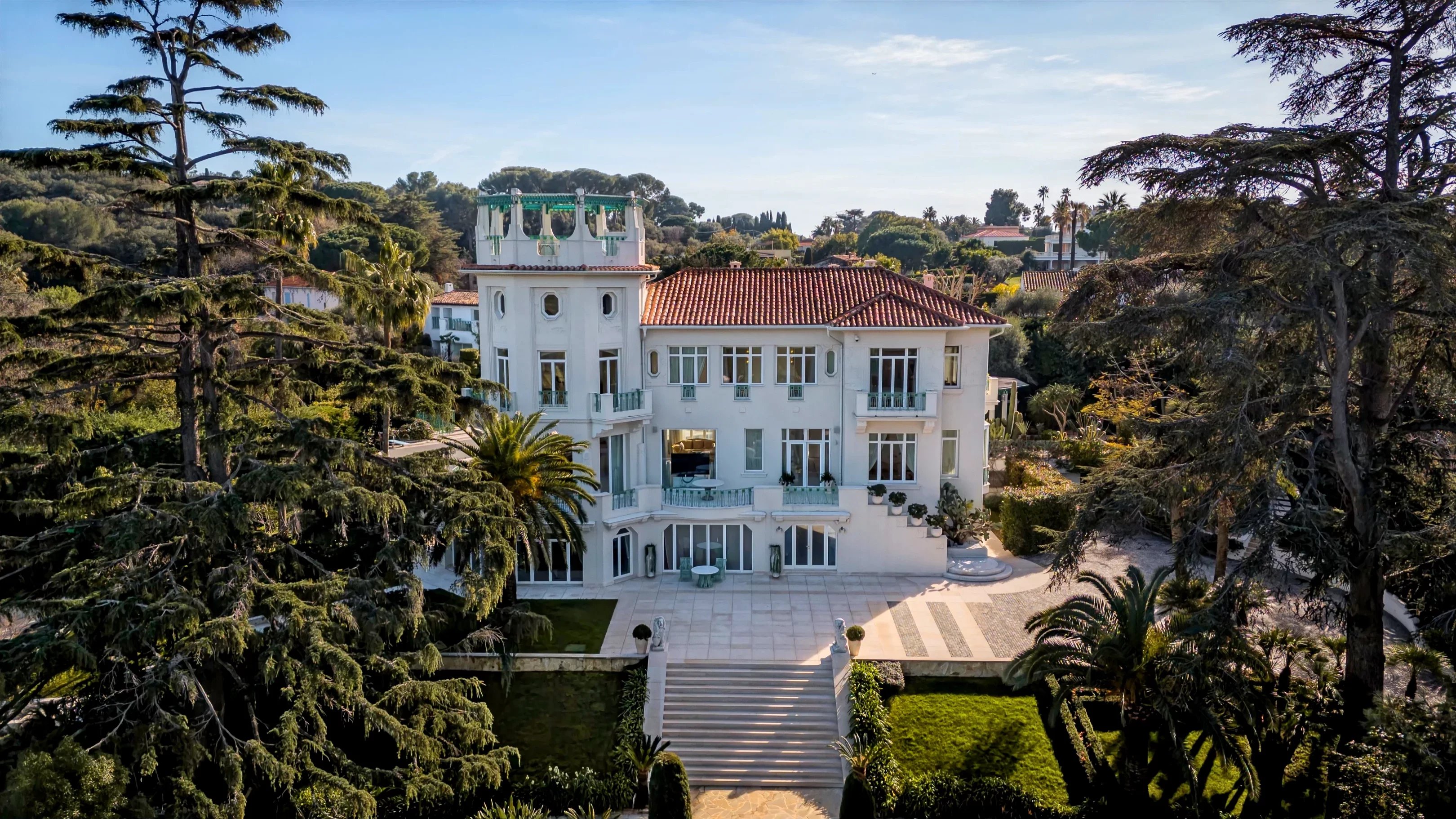 法国南法昂蒂布角待售的Château du Cap旷世绝版地标历史顶奢住宅庄园