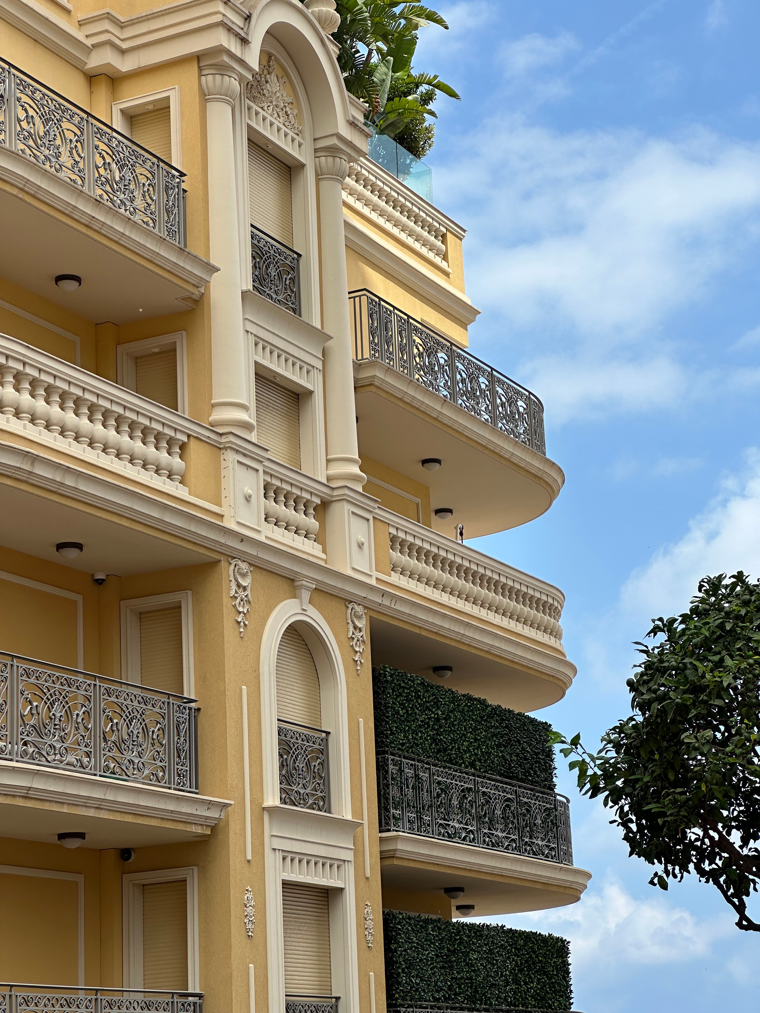 Vue incroyable sur la principauté de Monaco et la mer méditerranée
